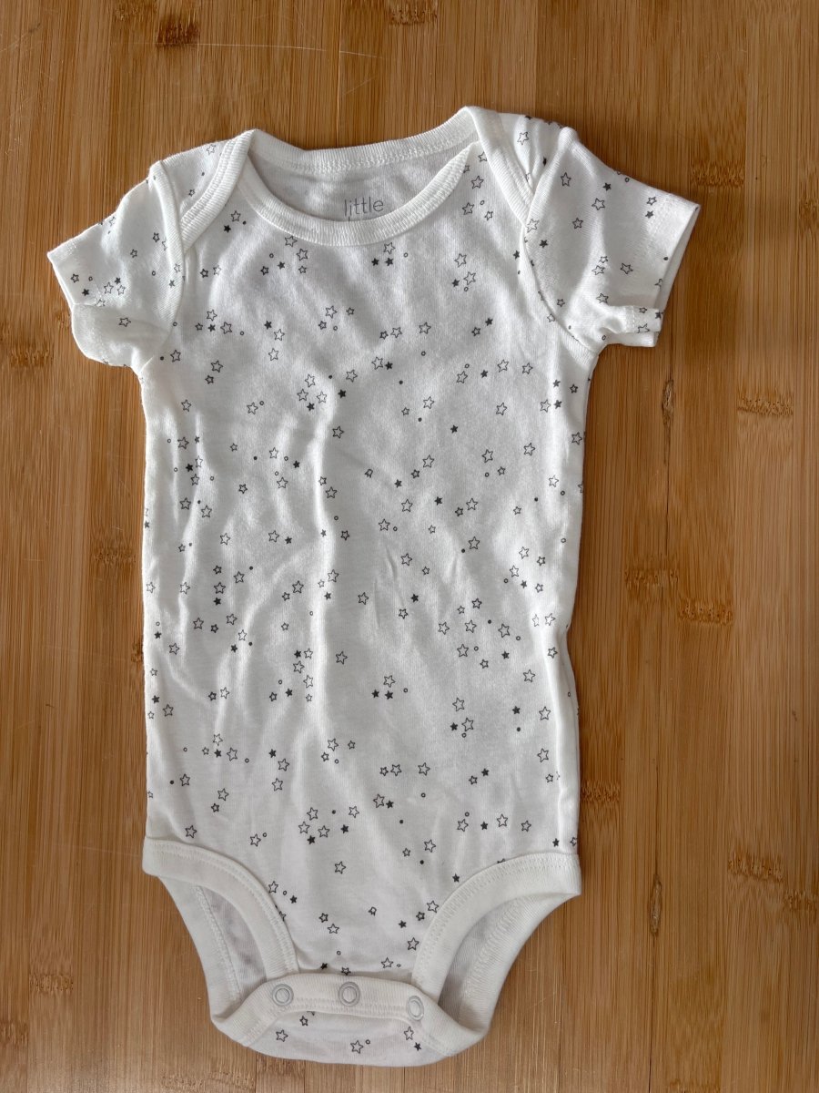 Carter's Little Planet Organic Bodysuit – 9 Months | White | Star - Nest and Sprout-Consignment