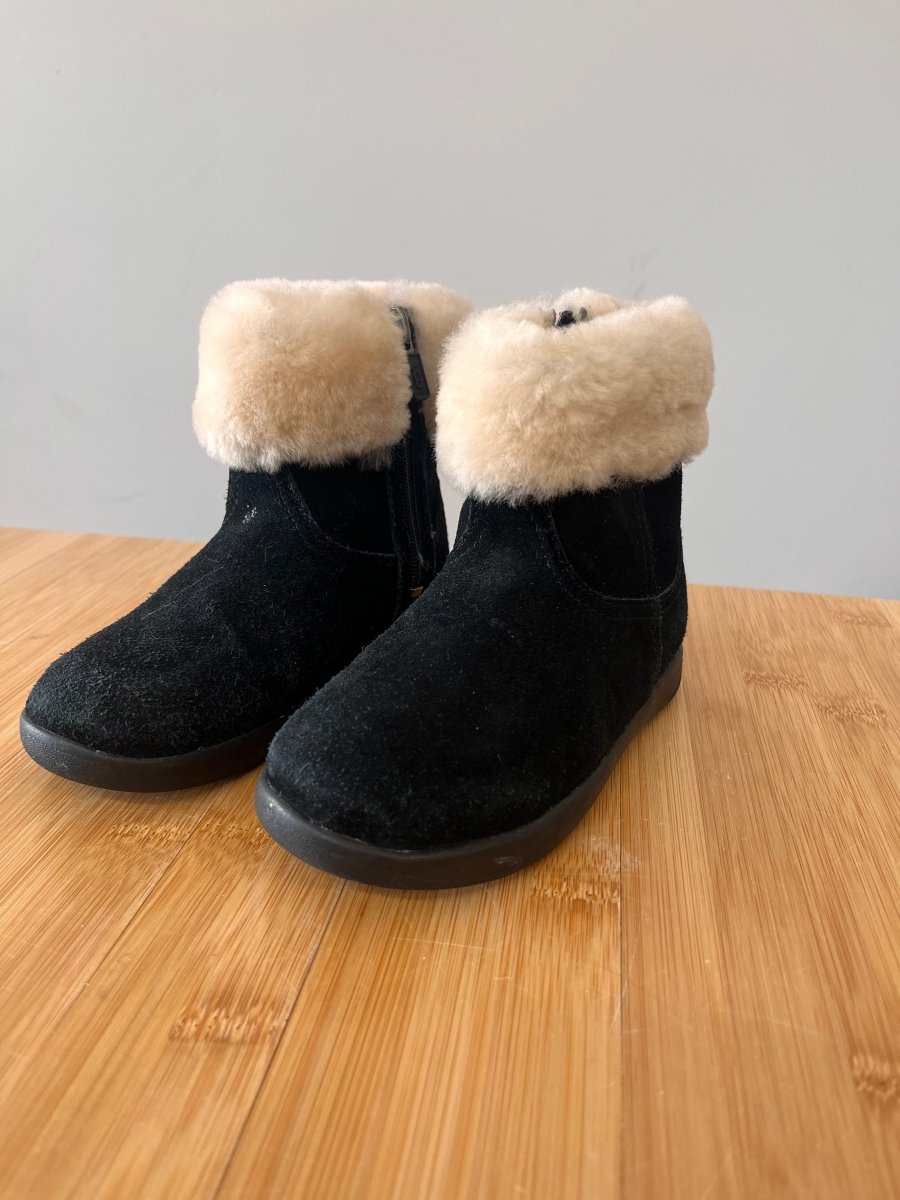UGG Kids Jorie Boots – 10 | Black | Zip - Nest and Sprout-Consignment