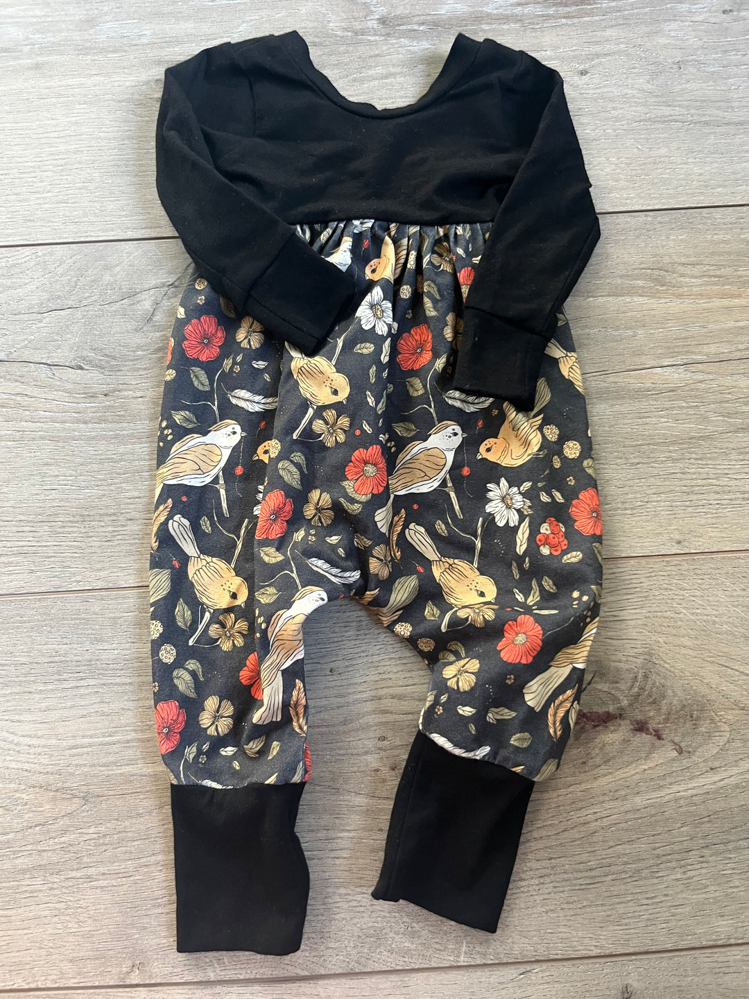 Gro by Zo Romper – 6-9 Months | Black | Floral Bird Print Bottoms