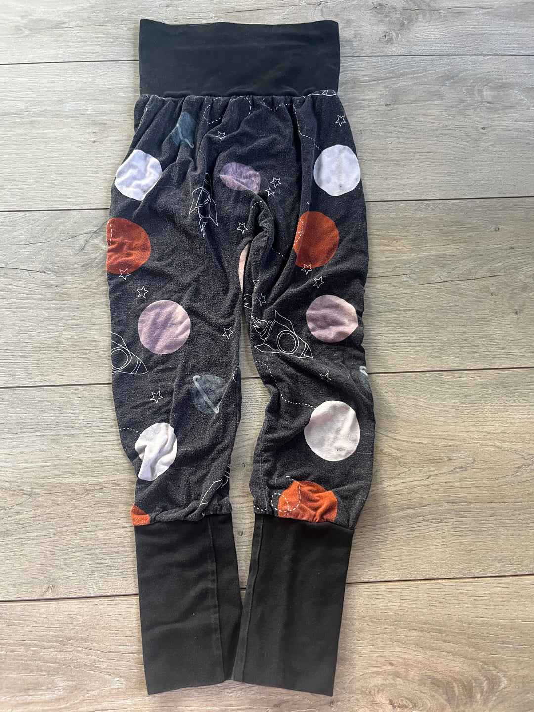 Gro by Zo Bamboo Grow With Me Pants – 6-9 Years | Planet Print | Black