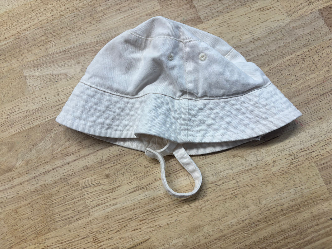 Old Navy Cream Bucket Hat | Size 6–12M