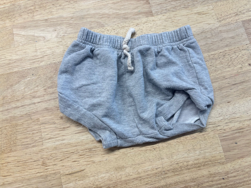 Nest & Nurture Grey Bloomer Shorts | Size 12–24M - Nest and Sprout - Consignment